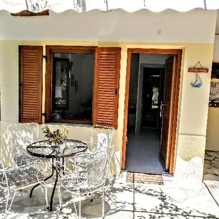 Roppas Nostos Guest house